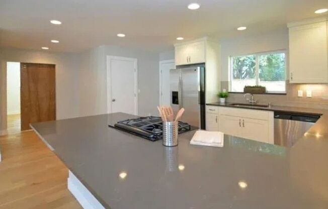 Spacious 5-Bedroom Home for Rent in the Maple Leaf Community