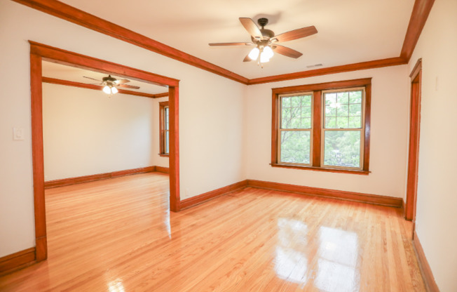 2121 IRVING PARK RD