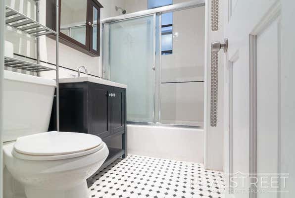 1 bed, 1 bath, $4,250, Unit 4A