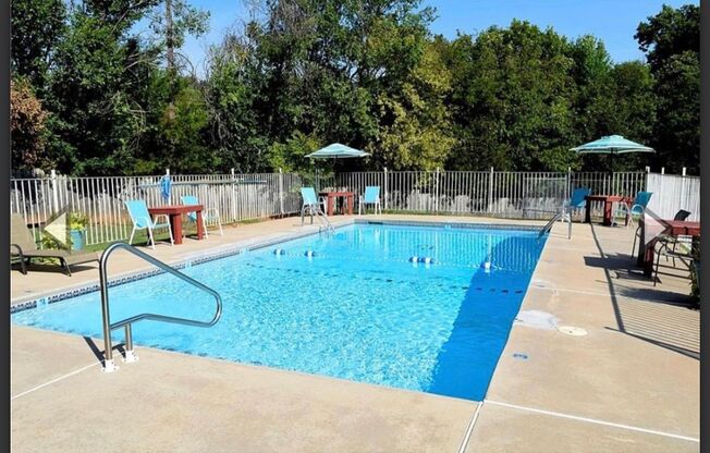 2 beds, 1 bath, 710 sqft, $850, Unit E-2