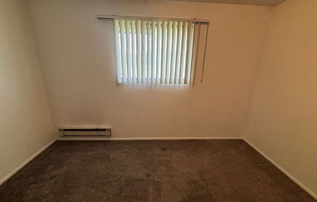 1 bed, 1 bath, 800 sqft, $1,100, Unit 1904 W 58