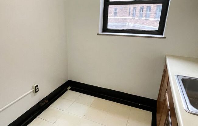 2 beds, 1 bath, 1,000 sqft, $1,200, Unit 102