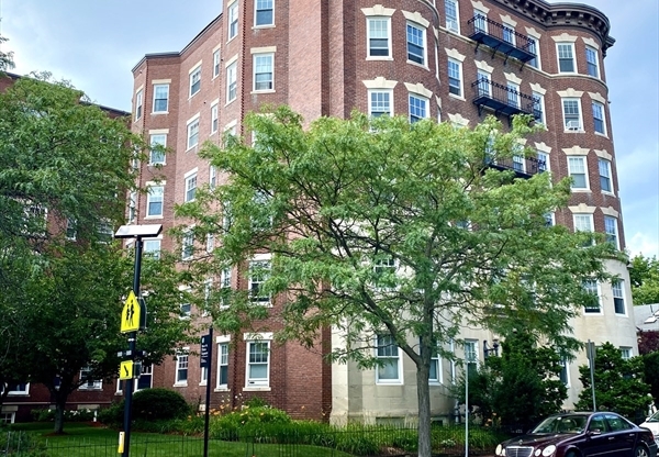 1 bed, 1 bath, 673 sqft, $3,350, Unit 39