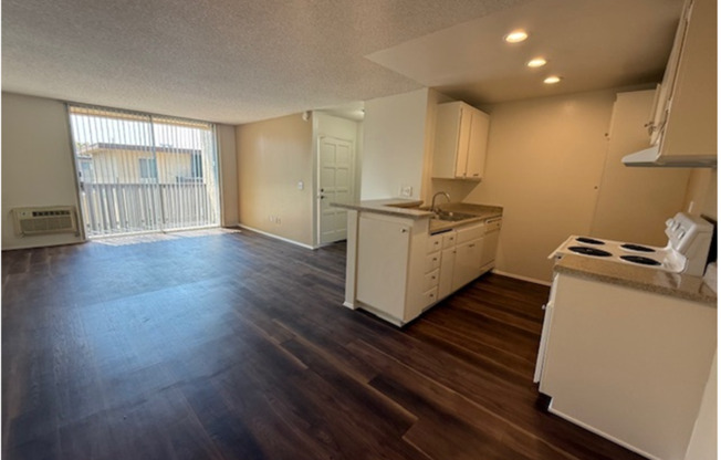 1 bed, 1 bath, 716 sqft, $2,150, Unit E019