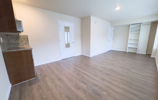 Studio, 1 bath, 186 sqft, $1,350, Unit 209