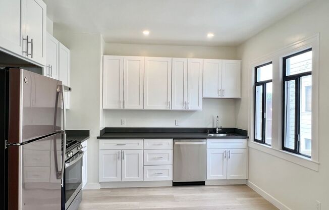 Top Floor 2BR/1BA + Newly Renovated Unit! Parking! In-Unit Laundry! PROGRESSIVE