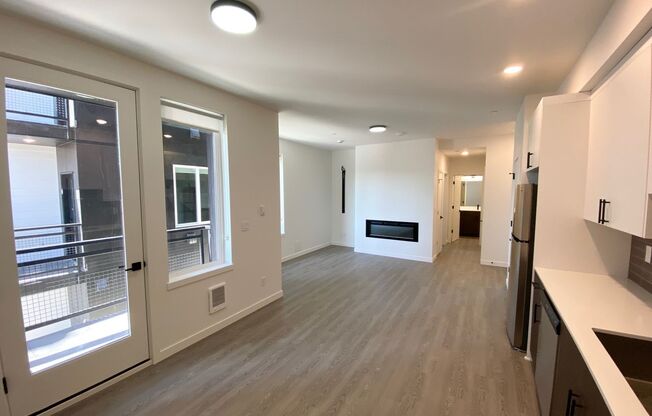 1 bed, 1 bath, 575 sqft, $1,350, Unit 10