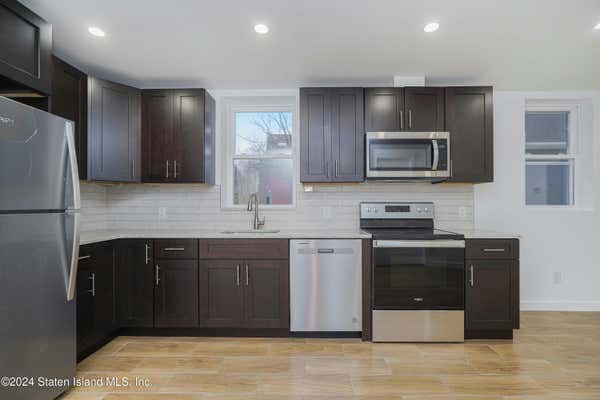 2 beds, 1 bath, 3,300 sqft, $2,500, Unit 2