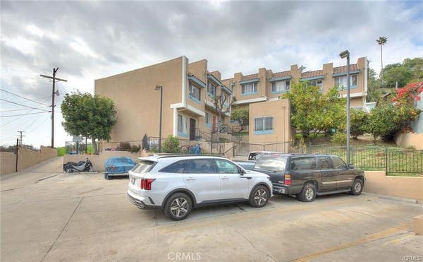 4904 ITHACA AVE