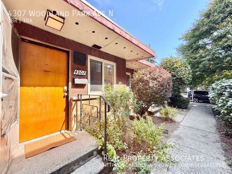 4307 WOODLAND PARK AVE N