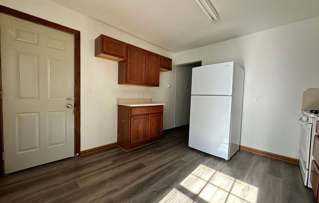 2 beds, 1 bath, $895, Unit #1