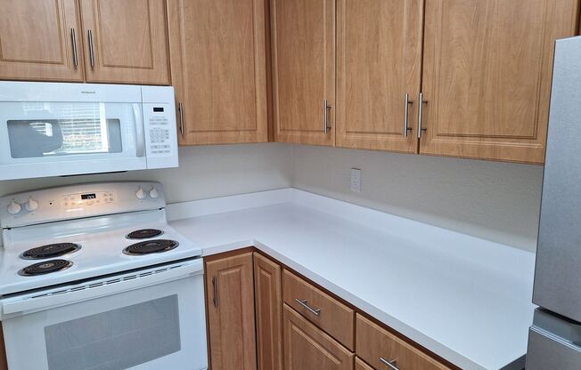 3 beds, 1 bath, $3,195, Unit 6