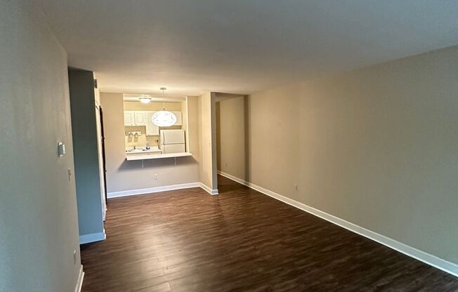2 beds, 1 bath, $1,395, Unit 216