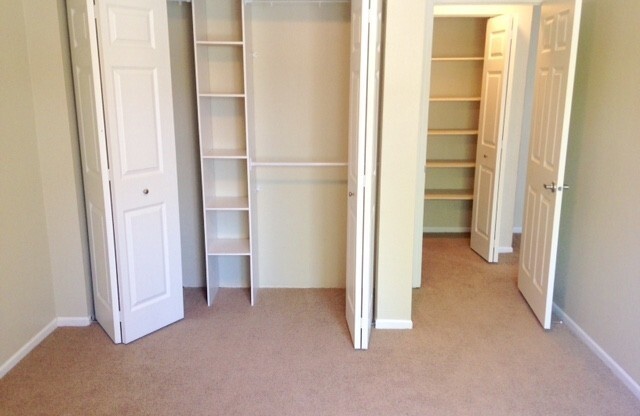 2 beds, 1 bath, 912 sqft, $1,525, Unit 1950306R