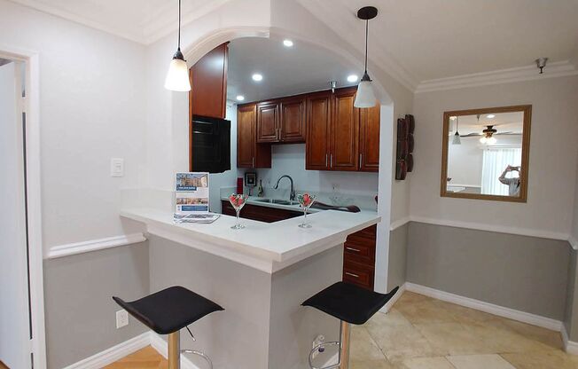 2 beds, 2 baths, 910 sqft, $2,850, Unit 512