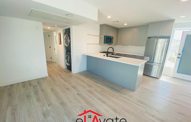 1127 N VIRGIL AVE