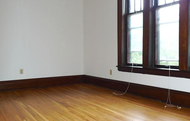 1 bed, 1 bath, 410 sqft, $975, Unit 4 - 21