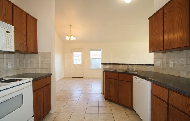 3 beds, 2 baths, $1,150, Unit Unit B