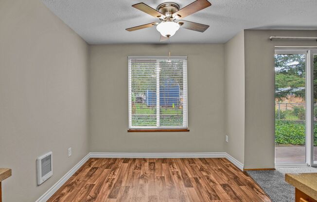 2 beds, 2 baths, 950 sqft, $1,395, Unit 340-27