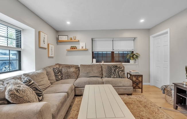 191 193 BUNKER HL ST
