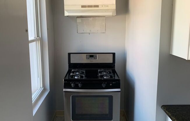 2 beds, 1 bath, $1,395, Unit 3rd floor