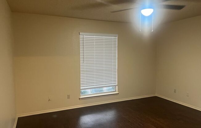 3 beds, 2 baths, $1,600