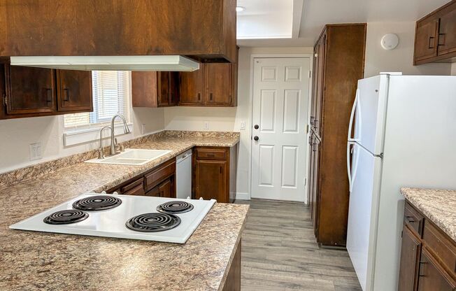 MOVE IN SPECIAL $500 off first months rent!!  3 Bedroom Home for Rent in Paradise CA | Fireplace, LVP Flooring, Yard & Garage