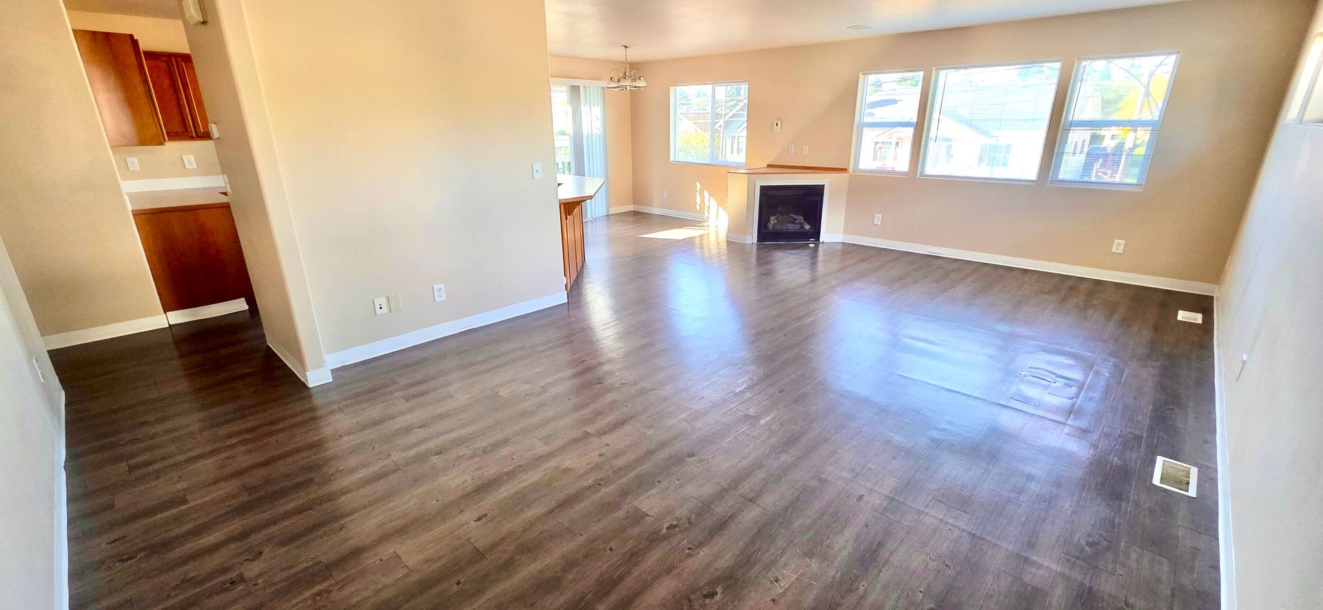 Modern 3-Bed Duplex with Hilltop Views and Prime Bremerton Location