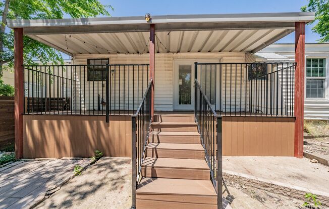 Excellent 2 bedroom 1 bath in Arlington Heights area
