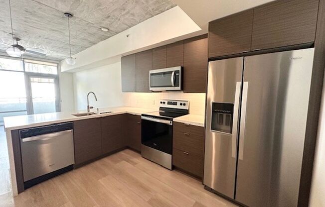 1 bed, 1 bath, 640 sqft, $2,895, Unit 212
