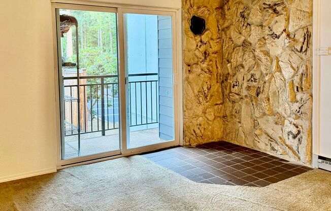 1 Bed / 1 Bath Bellevue condo $1,995/month