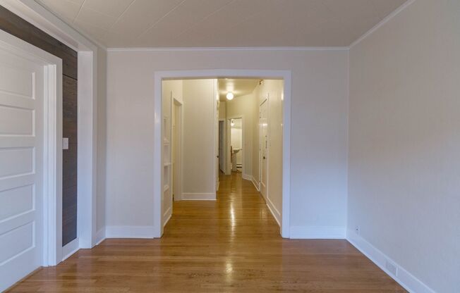 2 beds, 1 bath, 890 sqft, $2,850, Unit 15