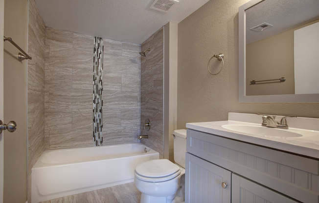 2 beds, 2 baths, $1,350, Unit # 204