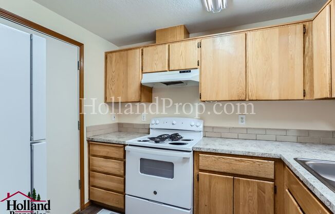 3 beds, 2.5 baths, 1,200 sqft, $2,095, Unit Unit 6054