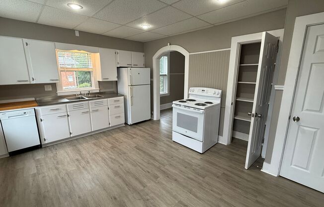 2 Bedroom, 1 Bath Duplex in Quiet Dover Neighborhood