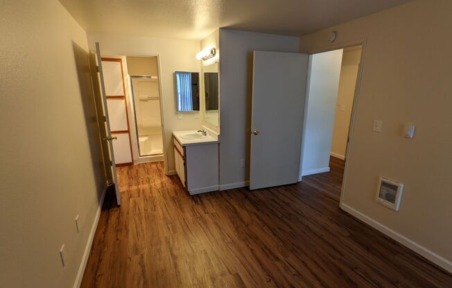 2 beds, 2 baths, 800 sqft, $1,495, Unit 4004