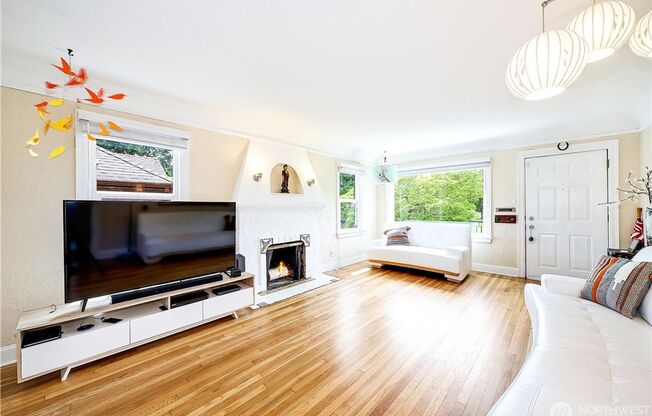 Charming 4 bed, 2 bath, fully fenced, covered deck in convenient location.