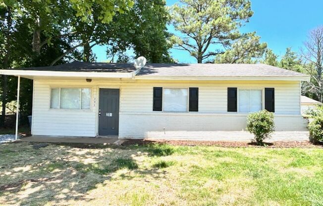 3 BEDROOM/ 1 BATH COTTAGE WITH LARGE BACK YARD