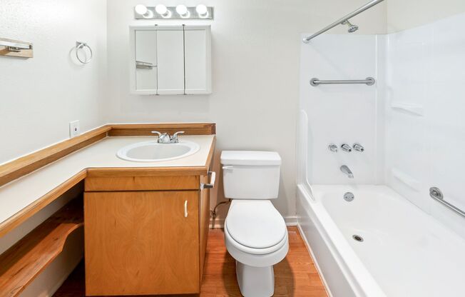 Studio, 1 bath, 400 sqft, $1,150, Unit 04
