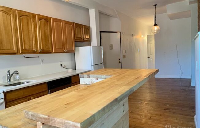 1 bed, 1 bath, $2,800, Unit 1-L