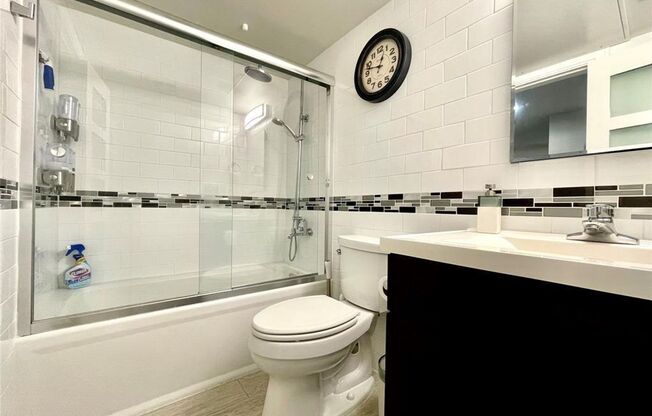 Sterling Crest #D107