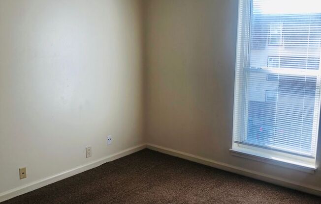 2 beds, 1 bath, $725