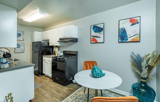 Grand Arbor Reserve Apartments in Raleigh, NC photo of a kitchen and dining area