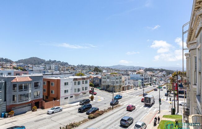 Sunset: Large Top Floor Studio Apartment with Onsite Laundry, Optional Parking, & City Views