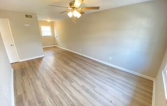 1 bed, 1 bath, 615 sqft, $1,000, Unit 841 Oakwood Villa