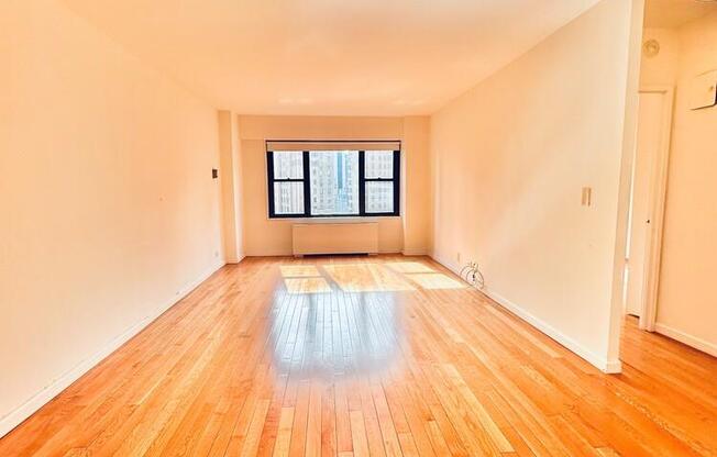 1 bed, 1 bath, $4,500, Unit 25C
