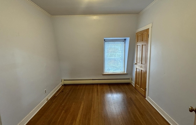 3 beds, 1 bath, $1,500, Unit 3