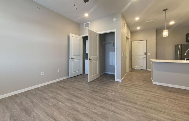 Studio, 1 bath, 458 sqft, $1,375