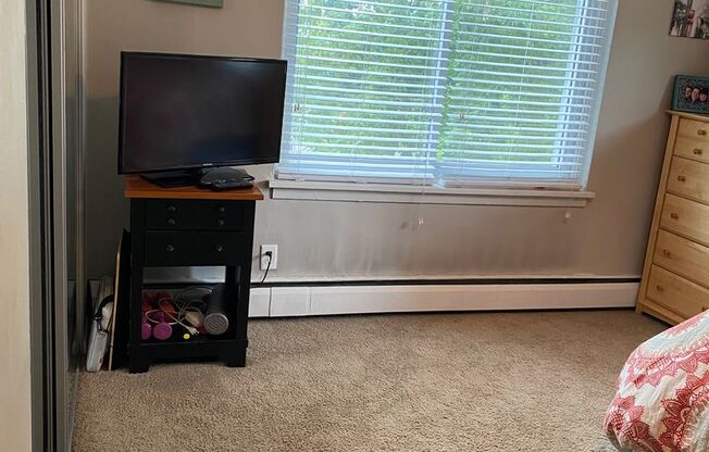 2 beds, 1 bath, 840 sqft, $1,595, Unit 301 BR
