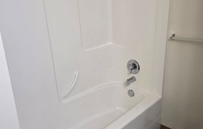 1 bed, 1 bath, 813 sqft, $1,425, Unit 9